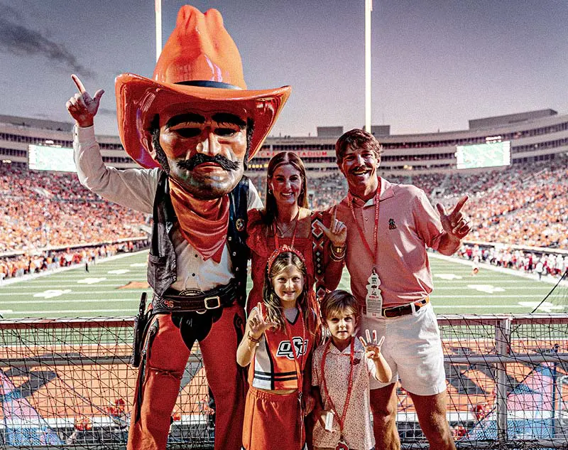 fans posing with pete